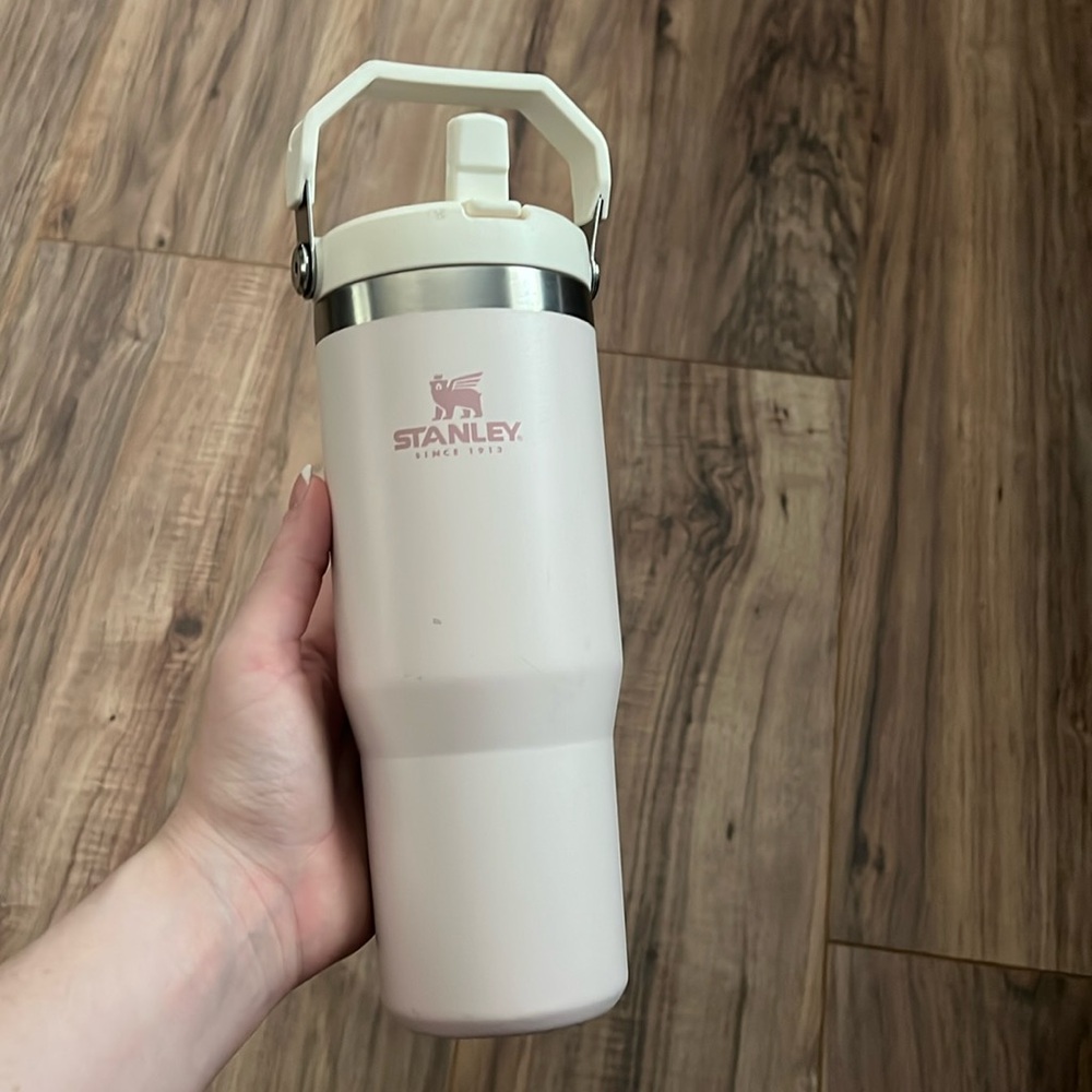 30oz Stanley with handle